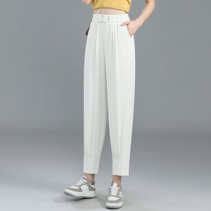 Lady’s pants cropped pants