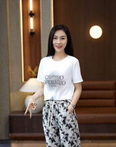 Women’s T-shirt factory customization
